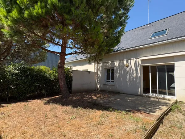 Maison à Pellouailles les vignes de 5 pièces avec garage et jardin.