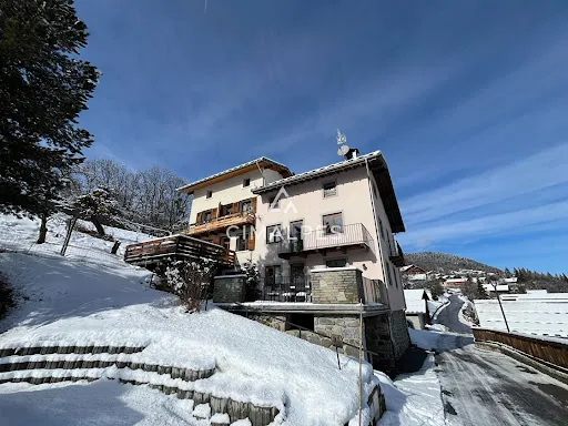 Ensemble immobilier 12 pièces 275 m²