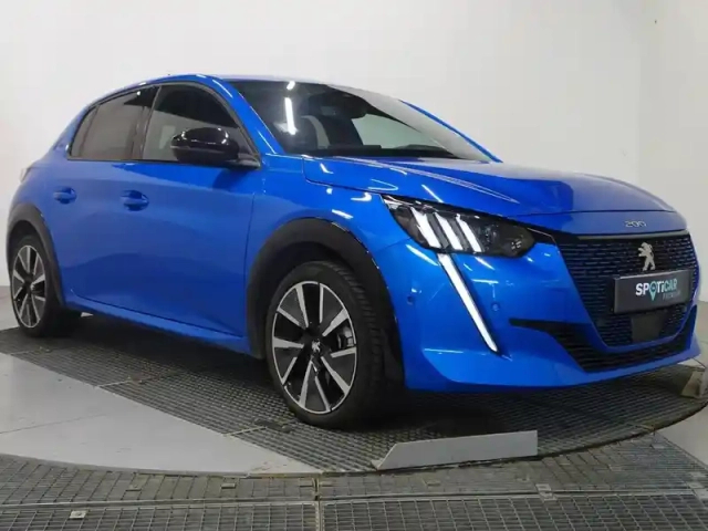 Peugeot 208 e- 136ch gt pack — photo 5