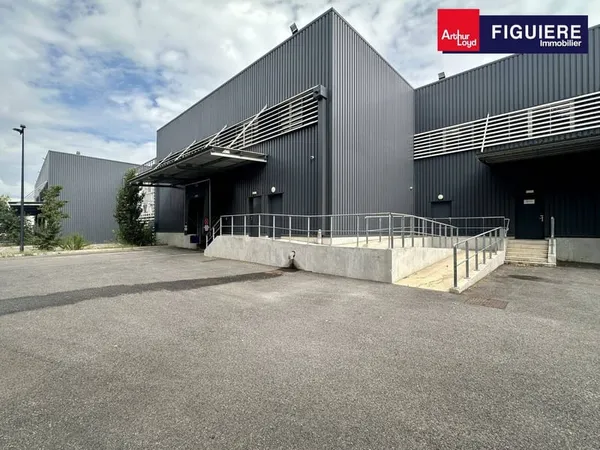 Local d'activité 595 m²