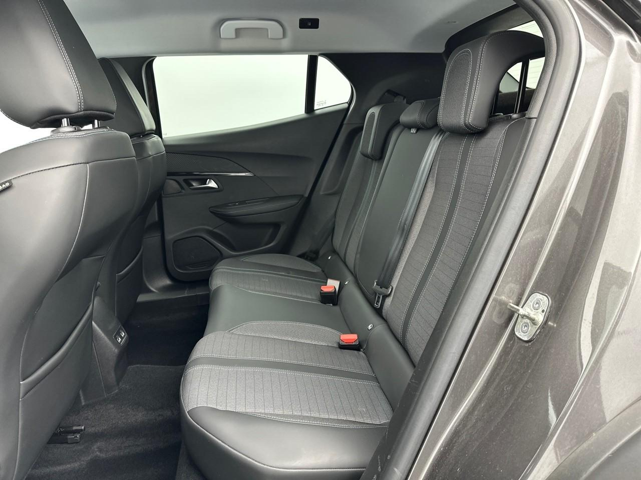 Peugeot 2008 puretech 100 s&s bvm6 allure — photo 13