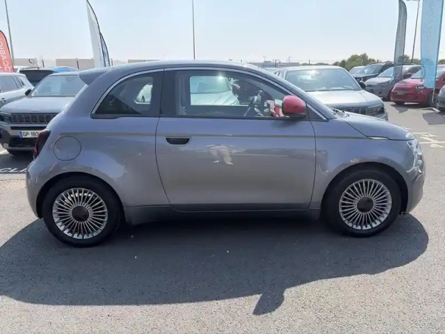 Fiat 500 e 118ch (red) my23 — photo 4