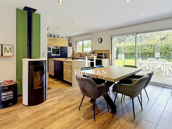 Pavillon de plain-pied récent avec 3 chambres et grand garage ?