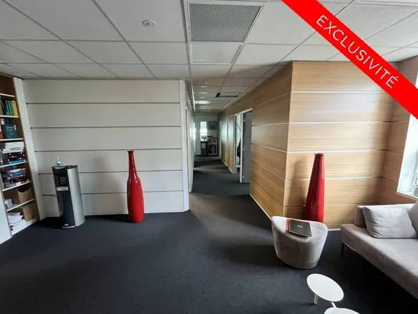 Bureaux 298 m²