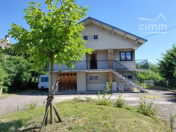 A vendre (38080) St Alban de Roche Grande maison 4 chambres + T2 indépendant + terrain constructible