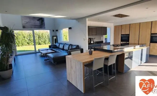 Villa 8 pièces 167 m²