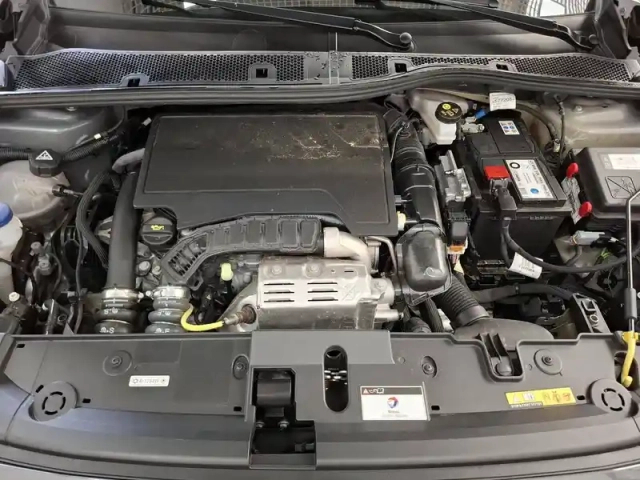 Peugeot 208 puretech 100 s&amp;s bvm6 — photo 33