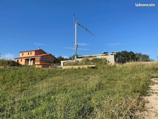 Terrain viabilisé à vendre 725 m² / St Bonnet Le Château