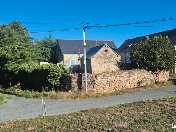 Deux Maisons en pierres sur beau terrain