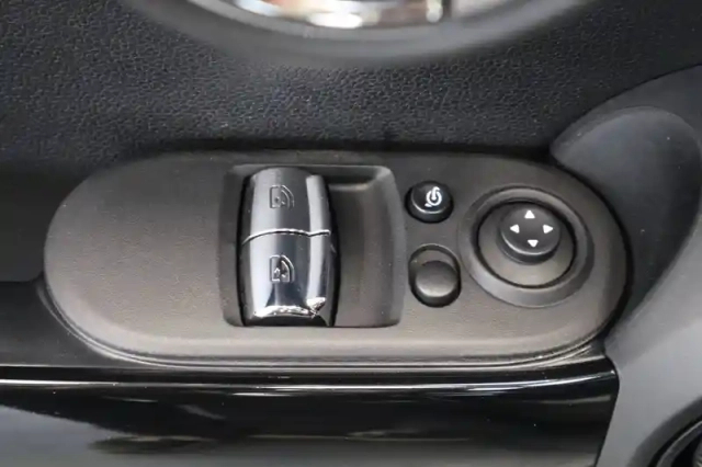 Mini Mini hatch 3 portes cooper 136 ch bva7 — photo 107