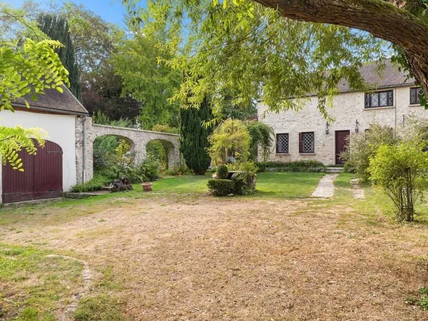 Maison 10 pièces 315 m²