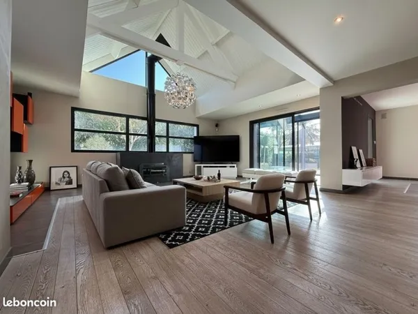 Propriété 7 pièces 275 m²