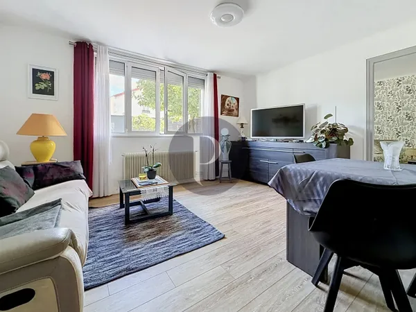 CHEVILLY-LARUE - SECTEUR BRETAGNE - MAISON DE PLAIN-PIED AVEC JARDIN PROCHE METRO 14