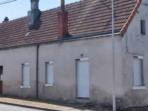 Maison de plan pied avec jardin et garage