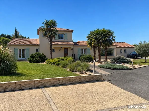 Magnifique propriété tout confort avec piscine