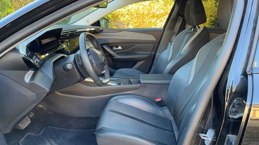 Peugeot 308 1.5 BlueHDi 130 EAT8 - Allure Pack – 2023 – 54298 km – Diesel – Boîte Automatique — photo 21
