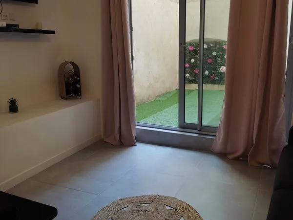 🏛️ AVIGNON - STUDIO 24 m² + TERRASSE 10 m² - AU PIED DU PALAIS DES PAPES