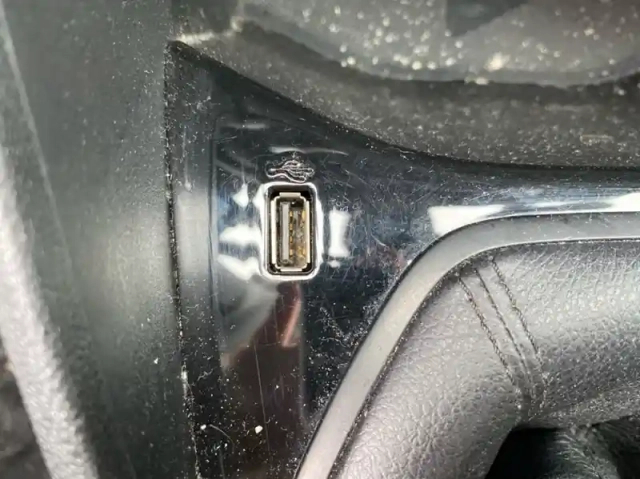 Ford Fiesta affaires 1.5 tdci 85ch s&amp;s trend — photo 22