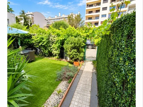 Maison à vendre 4 chambres à 3 minutes du bord de mer Juan les pins