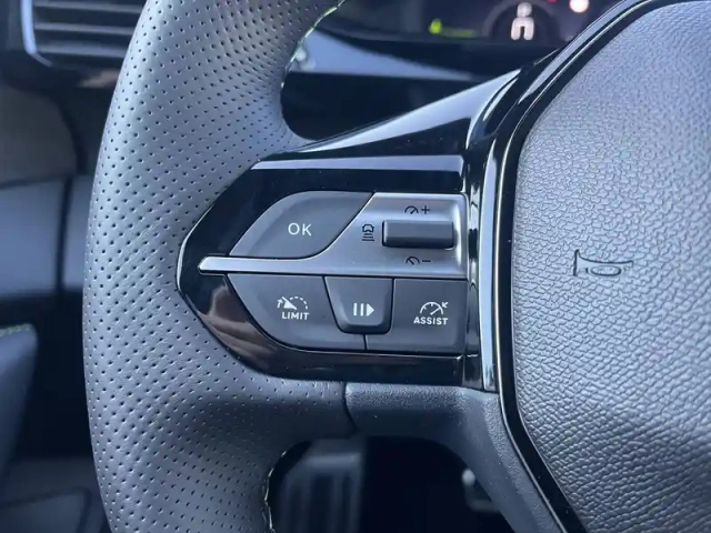 Peugeot 308 sw hybrid 145 e-dcs6 — photo 32