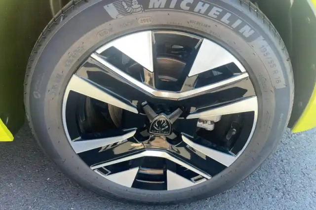 Peugeot 208 electrique 50 kwh 136ch — photo 12