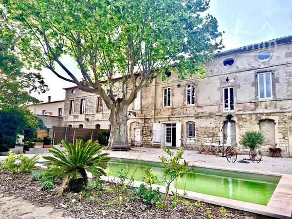 Ancien couvent du XVIIe siècle à Arles — 485 m² sur 5060 m² de terrain