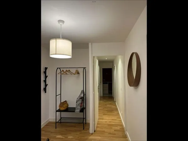 Une chambre de libre dans une colocation.