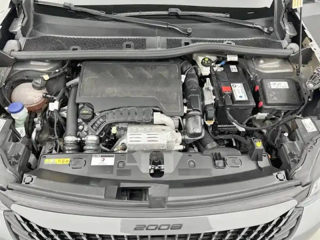 Peugeot 2008 puretech 130 s&amp;s eat8 — photo 24