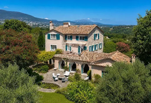 Maison 12 pièces 420 m²