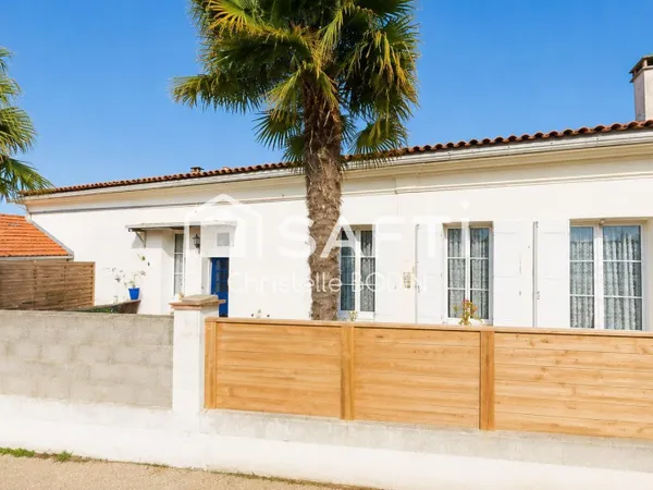 Grande maison familiale de 276 m² avec ancien espace commercial et fort potentiel à Tonnay-Charente