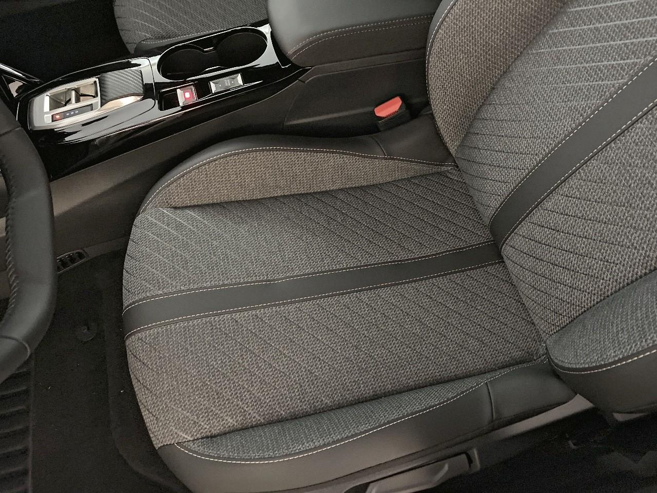 Peugeot 2008 hybrid 145 ch e-dcs6 allure — photo 9