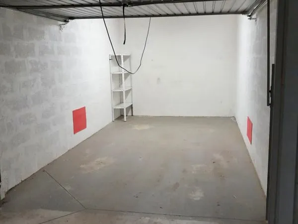 Loue Garage Box parking fermé Port Grimaud