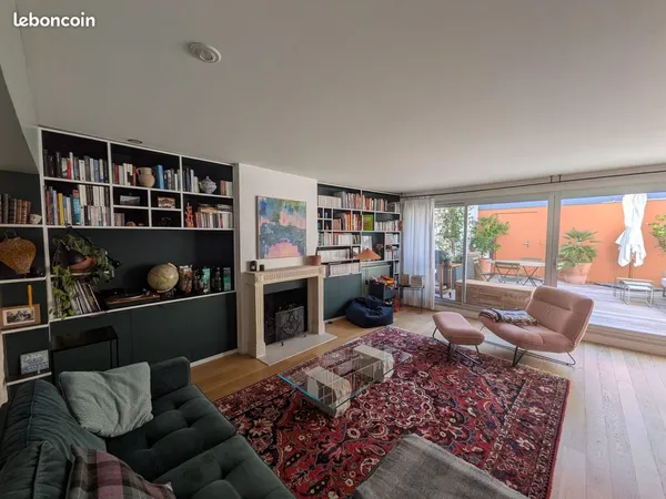 Duplex Chartrons/Jardin Public - dernier étage avec 3 chambres, 27 m² de terrasse, parking fermé