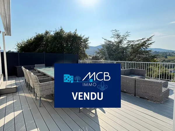 Mobil-home en bon état avec vue dégagée