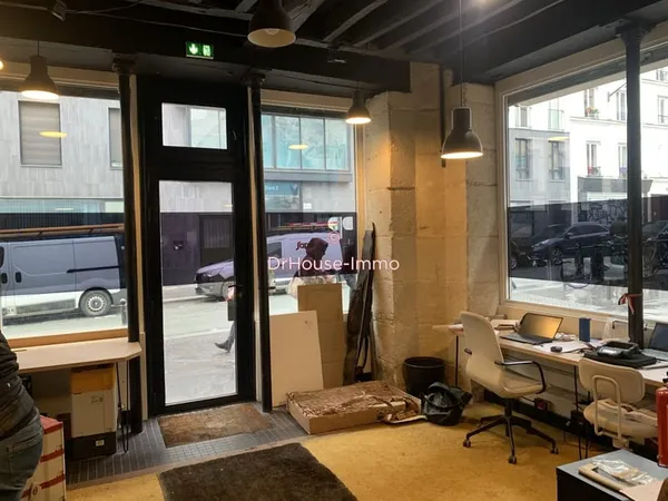 Local commercial de bureaux de 32m2/ Paris X proche canal.