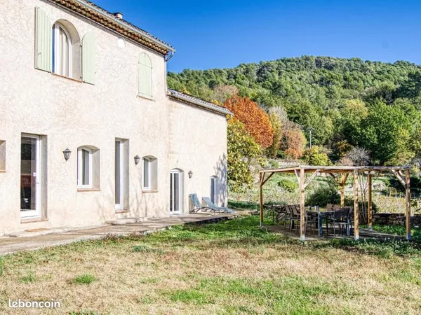 Maison meublée 150m2 - 4 chambres - Jardin privatif et piscine partagée - Domaine viticole Draguigna
