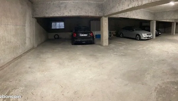 Place de parking - Les Grésillons - près Square de Lattre de Tassigny