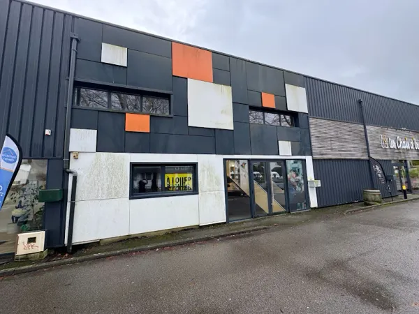 Local 4 pièces 301 m²