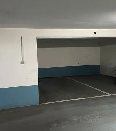 Place de parking couverte/sécurisé bas Montreuil (Robespierre)