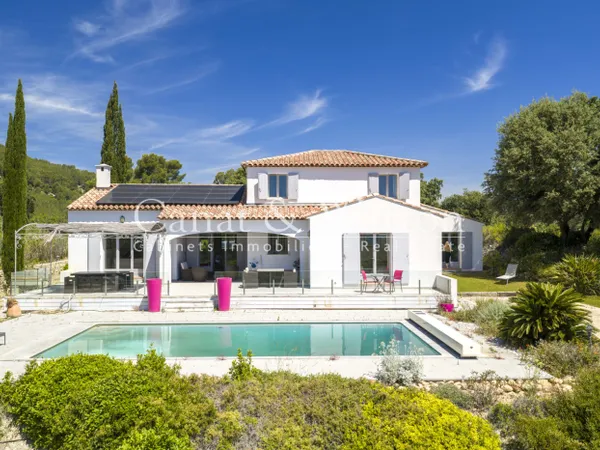 BANDOL - ELEGANTE PROPRIETE DE CARACTERE SUR 9 000 M2 DE TERRAIN