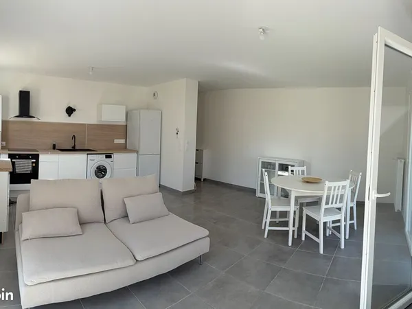 F2 meublé avec jardin privé