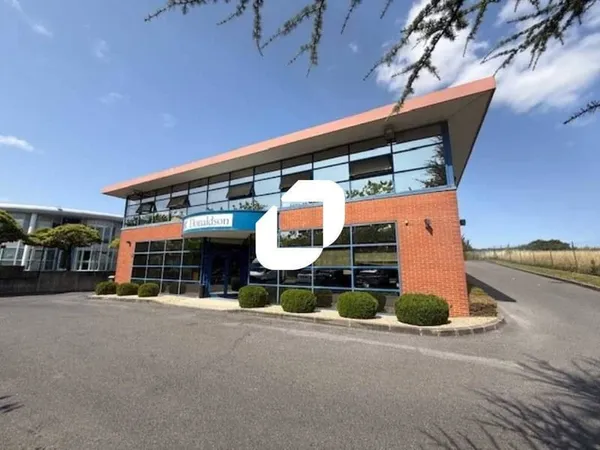 Local d'activité 867 m²