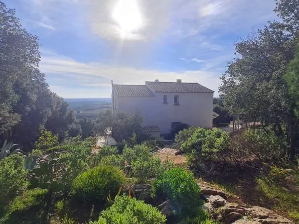 Magnifique villa avec vue panoramique sur 2746m² de terrain