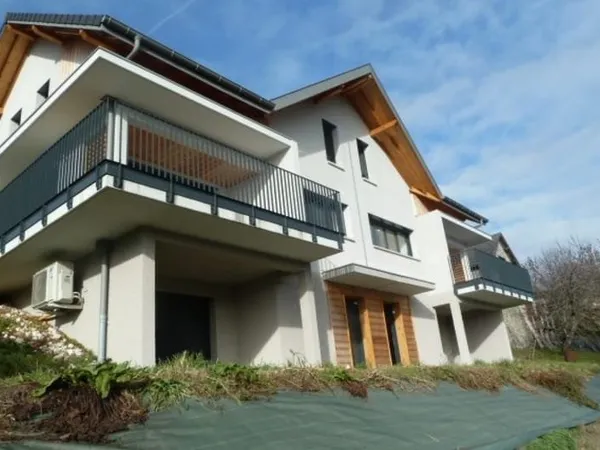 Maison mitoyenne de 2024