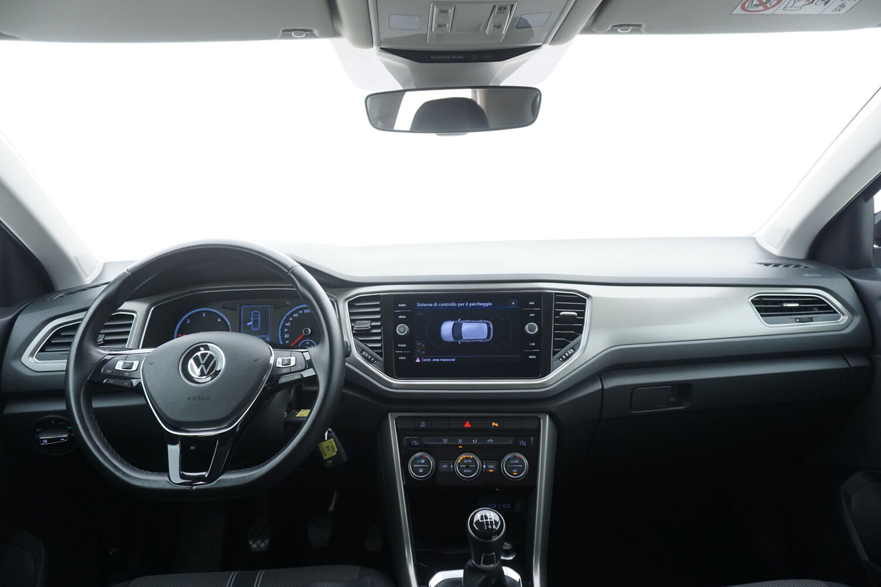 Volkswagen T-Roc — photo 14