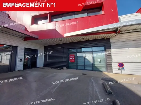Local commercial 299 m²