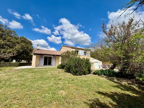 Entre GRIGNAN et ST PAUL, BELLE VILLA AVEC PISCINE ET GITE I