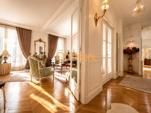 Appartement 5 pièces 161 m²