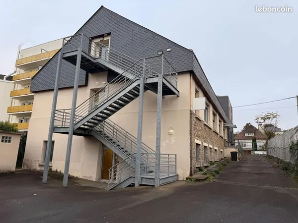 Bureaux 930 m²