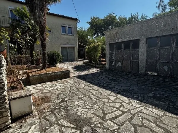 Maison à rénover idéalement situé